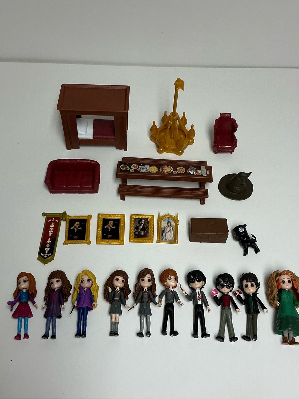 The Wizarding World of Harry Potter Magical Minis Lot- Furniture + 10 Figures